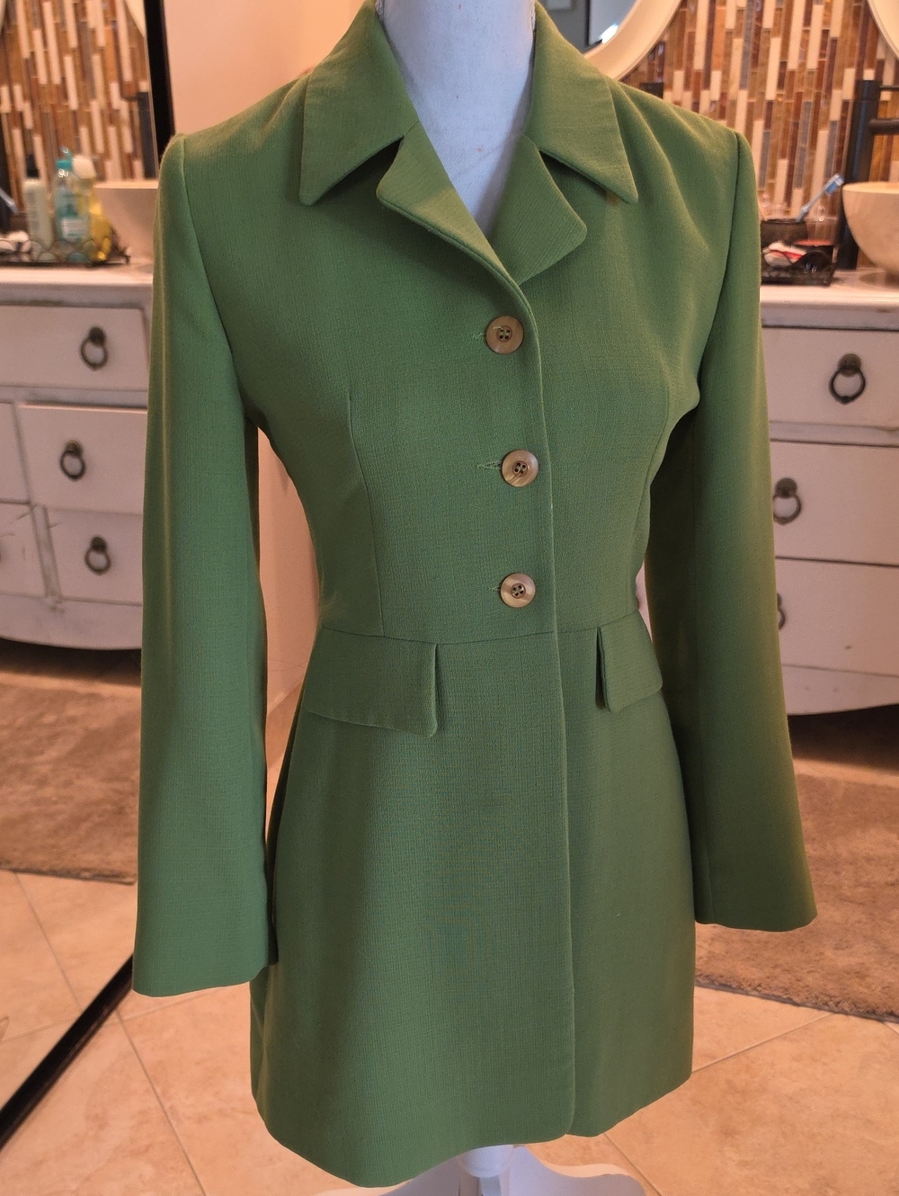 From PARIS- Women's Green Tailored Blazer Jacket